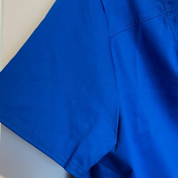 NEVERWORN. Cherokee UNISEX scrub top. - Picture 5 of 8